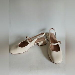 Tahari Cream Slingback Mary Jane Flat 1 1/2" Block Heels Shoes Sz8M Round Toe